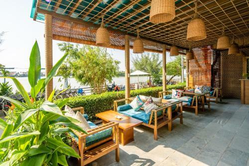 Triple Riverside Villa Hotel Hoian