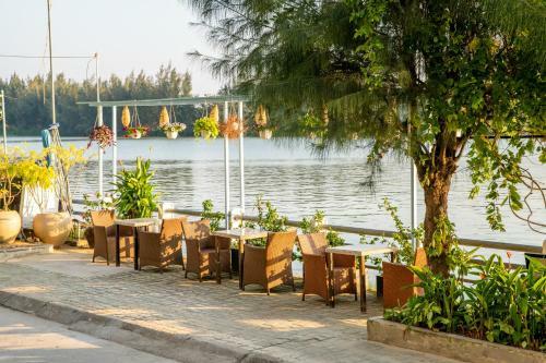 Triple Riverside Villa Hotel Hoian