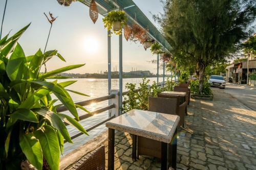 Triple Riverside Villa Hotel Hoian