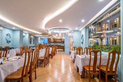 Triple Riverside Villa Hotel Hoian
