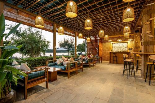 Triple Riverside Villa Hotel Hoian