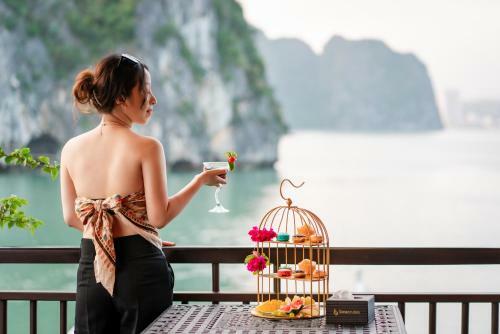 Sena Cruises - Wonder On Lan Ha Bay