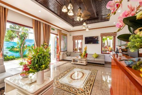 Crony Villa