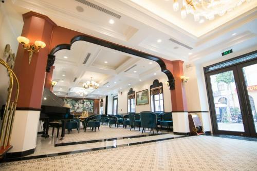 Dragon Hotel
