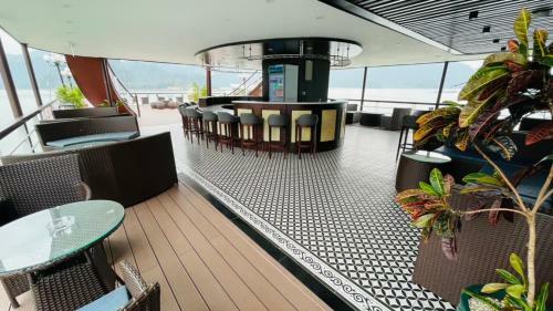 Sky Cruises Ha Long
