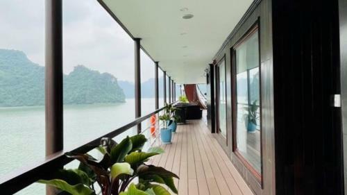 Sky Cruises Ha Long