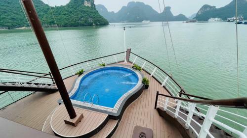 Sky Cruises Ha Long