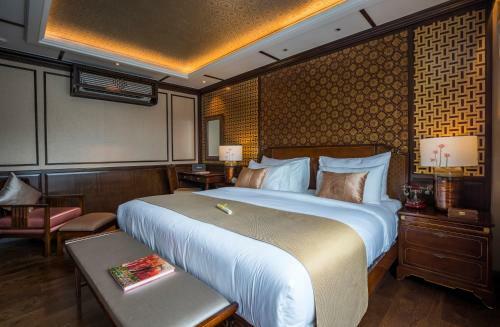 Heritage Line - Ylang Cruise
