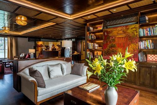 Heritage Line - Ylang Cruise