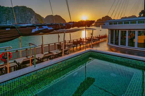 Heritage Line - Ylang Cruise
