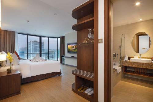 Regalia Gold Hotel