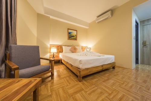 Golden Daisy Hotel