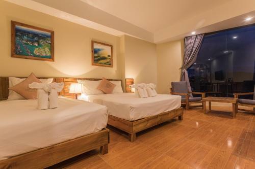 Golden Daisy Hotel