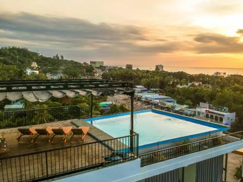 Golden Daisy Hotel
