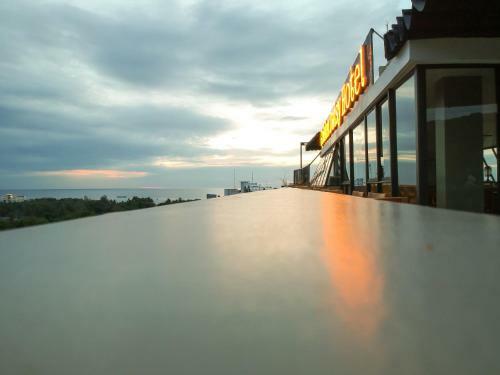 Golden Daisy Hotel