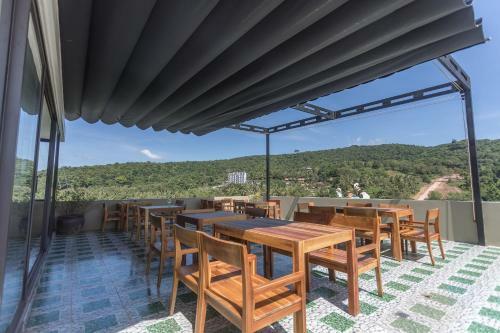 Golden Daisy Hotel