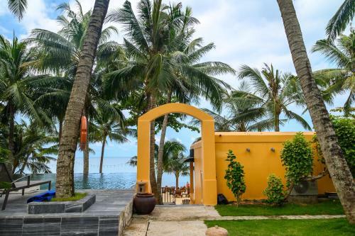 Hotel Vida Loca Sunset Beach Resort