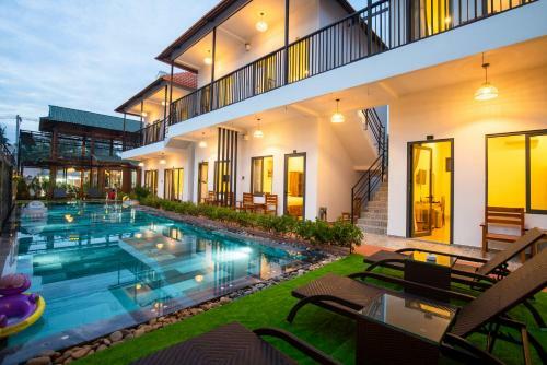 Hotel Aurora House