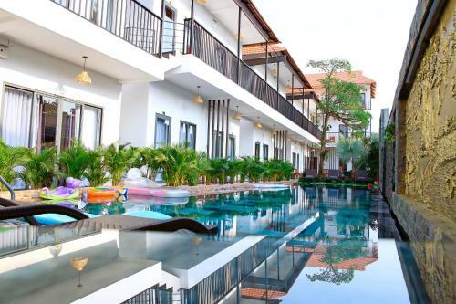 Hotel Aurora House