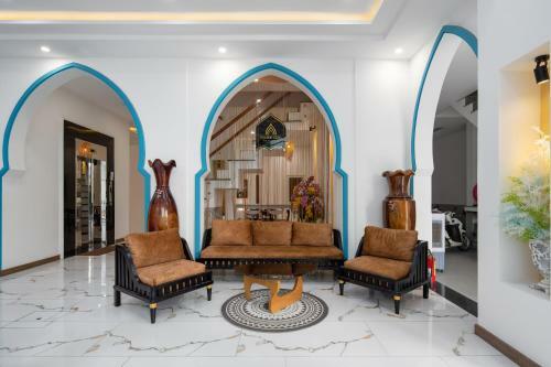 Phuong Dong Hotel And Apartment