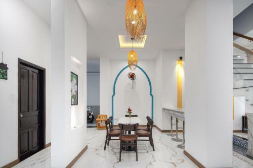 Phuong Dong Hotel And Apartment