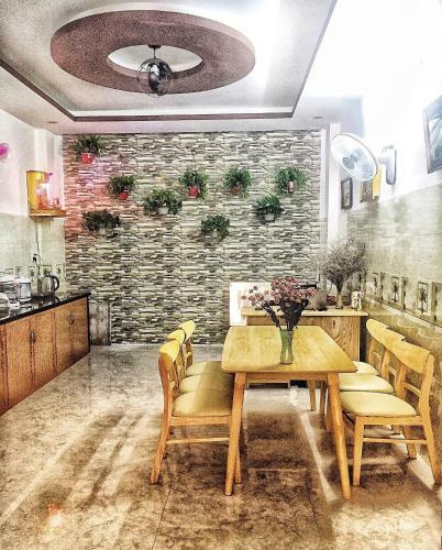 Queen Homestay