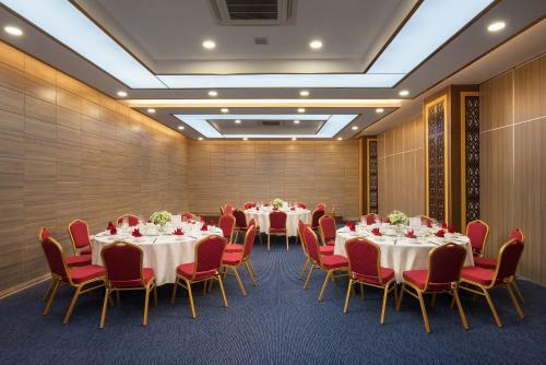 X2 Vibe Viet Tri Hotel