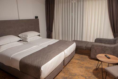Qama Hotel