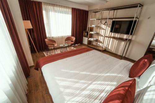 Monarch Boutique Hotel