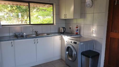 Apartamento 64 Leonora Holiday Accommodation