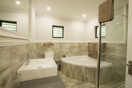 Hotel Cavern Resort & Spa