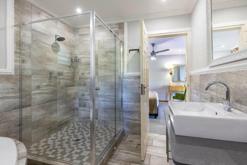 Hotel Cavern Resort & Spa