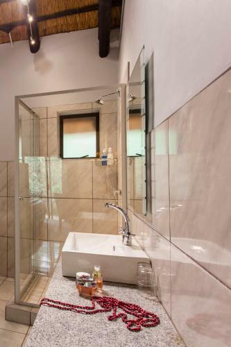 Hotel Cavern Resort & Spa