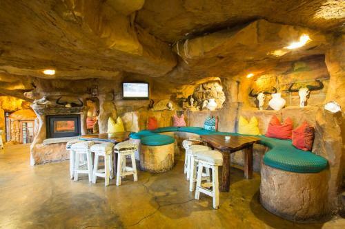 Hotel Cavern Resort & Spa