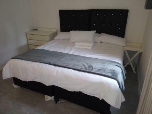 Hostal Demepran Grove B & B