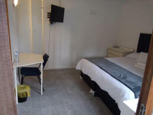 Hostal Demepran Grove B & B