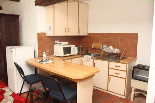 Hostal Demepran Grove B & B