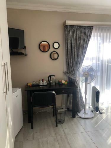 8 On Acacia Bed & Breakfast