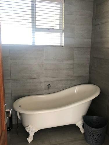 8 On Acacia Bed & Breakfast