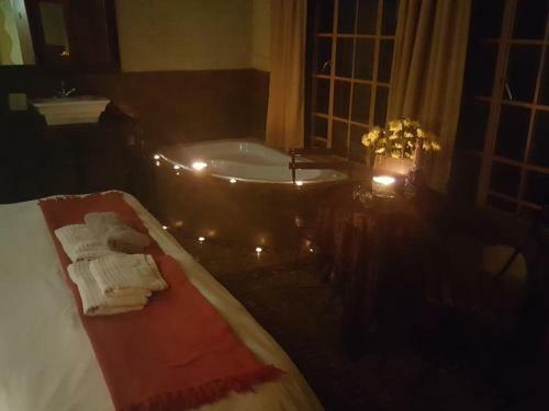 Hostal Essential Rose Room African Silhouette Country House For Essential Workers