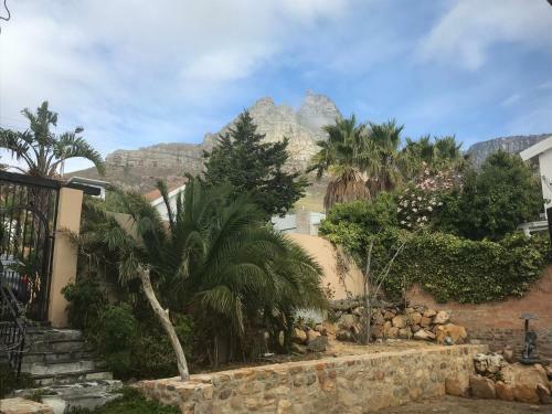 Hostal Living In Camps Bay Area