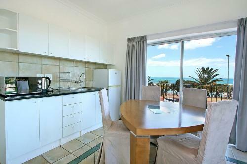 Apartamento On The Beach In Campsbay