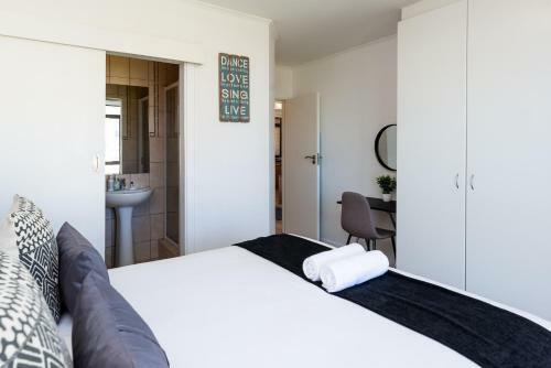Island Club Apartments