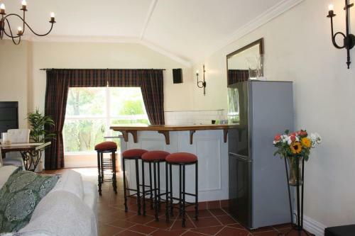 Bed & Breakfast Camelot In Constantia