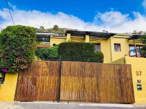Sun & Sea In A Downtown Mediterranean Villa