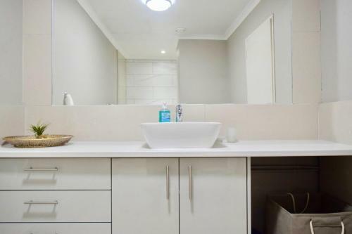 Modern & Spacious City Apartment