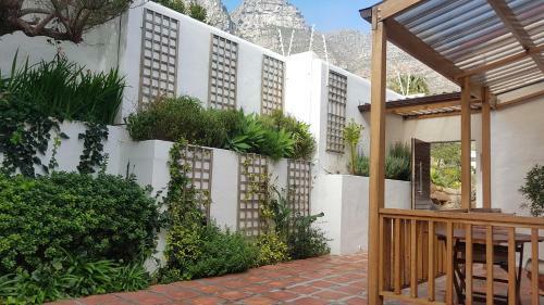 Hostal Bayview Studio