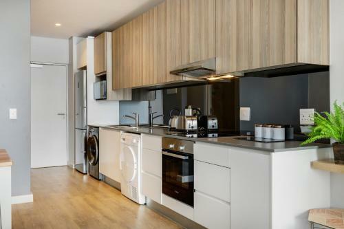 Eco Balcony Apartment Near Table Mountain