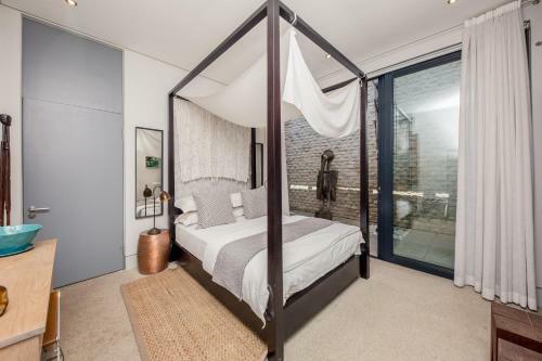Loader Villa