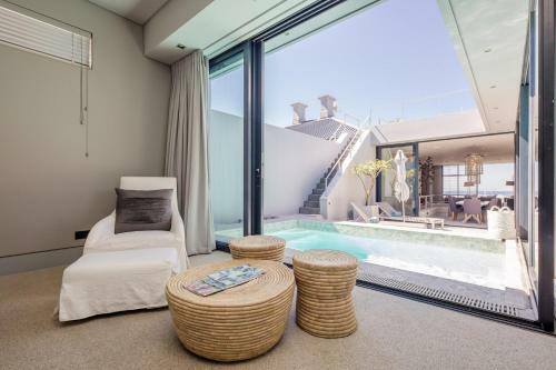 Loader Villa